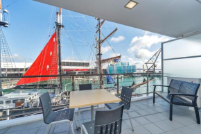 QV Private Airconditioned Waterfront Apartment - 423